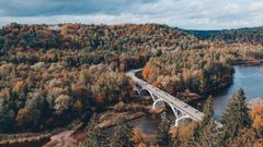 Gaujajoen laaksoa ja rinteitä kutsutaan Vidzemen Sveitsiksi. Kuva: Reinis Hofmanis / Latvia Travel.