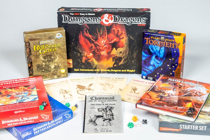 Dungeons & Dragons -pelistä on julkaistu tusinan verran sisällöltään erilaista versiota 50 vuoden aikana.