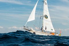 Eteläafrikkalainen Kirsten Neuschäfer, 40, on ainoa vuoden 2022 Golden Globe Race -kisaan startannut naispurjehtija ja historian ensimmäinen maailmanympäripurjehduskilpailun voittanut nainen. Kuva: Petri Porkola