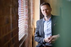 Lojerin toimitusjohtaja Ville Laine pitää Merivaaran ostoa strategisesti tärkeänä, sillä yrityskauppa laajentaa valikoimaa, vahvistaa tuotekehitystä ja avaa uusia vientimarkkinoita. (Kuva: Laura Vesa)