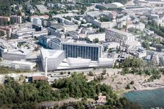 Havainnekuva neljästä nelikulmion muotoisesta osasta rakentuvan Siltasairaalan sijoittumisesta Tornisairaalan ja Paciuksenkadun väliin. Kuva: HUS-TIlakeskus
