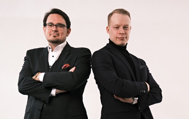 Eurooppalaisen Suomen väistyvä toiminnanjohtaja Aku Aarva (vasemmalla) ja uusi toiminnanjohtaja Jesse Jääskeläinen.
