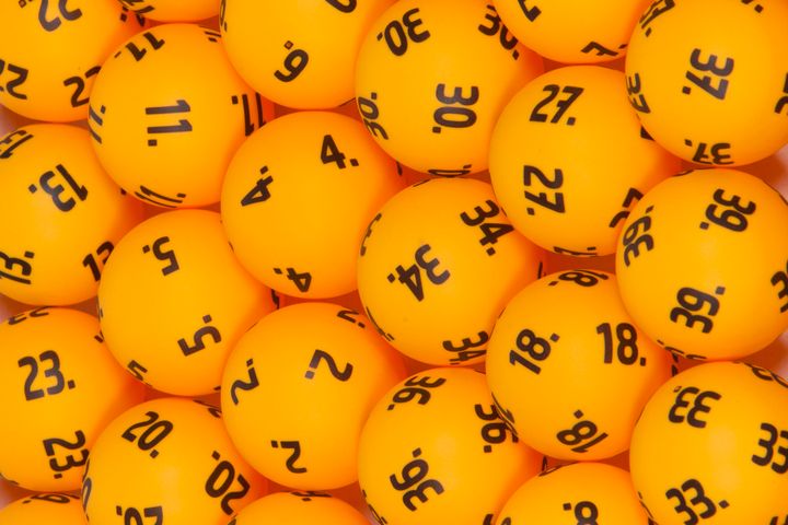 Unelman päivänä arvottu Loton kaikkien aikojen suurin potti, 14,4 miljoonaa euroa, jakoi onnea ympäri Suomen.