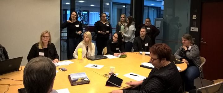 Opiskelijat osallistuivat helmikuussa NÄKY-hankkeen puitteissa Hämeen kauppakamarin Matkailuvaliokunnan kokoukseen, joka järjestettiin kauppakamarin Vaikuttamisiltapäivän yhteydessä Hämeenlinnassa.