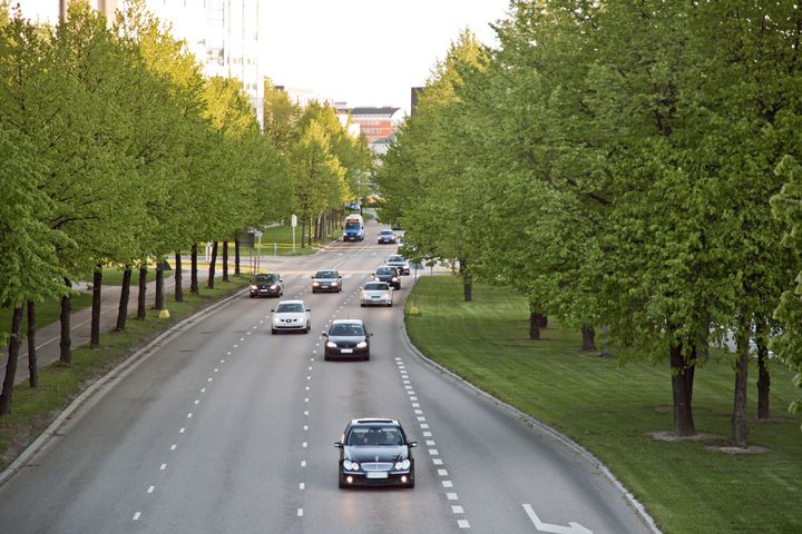 Typpidioksidin päästöt ovat vähentyneet huomattavasti pääkaupunkiseudulla autokannan uusiutumisen ja päästöjen vähennystekniikan kehittymisen myötä. Kuva: HSY / Suvi-Tuuli Kankaanpää