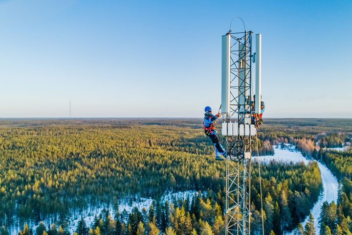 DNA:n 5G-verkon kuuluvuusalue kattoi huhtikuun 2022 alussa yli 3,6 miljoonan suomalaisen asuinpaikan 145 eri paikkakunnalla. Kuva: DNA