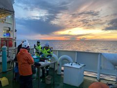 Inom projektet undersöktes Skärgårdshavet från forskningsfartyg och vid forskningsstationer, med automatiska mätare och fjärranalysmetoder.