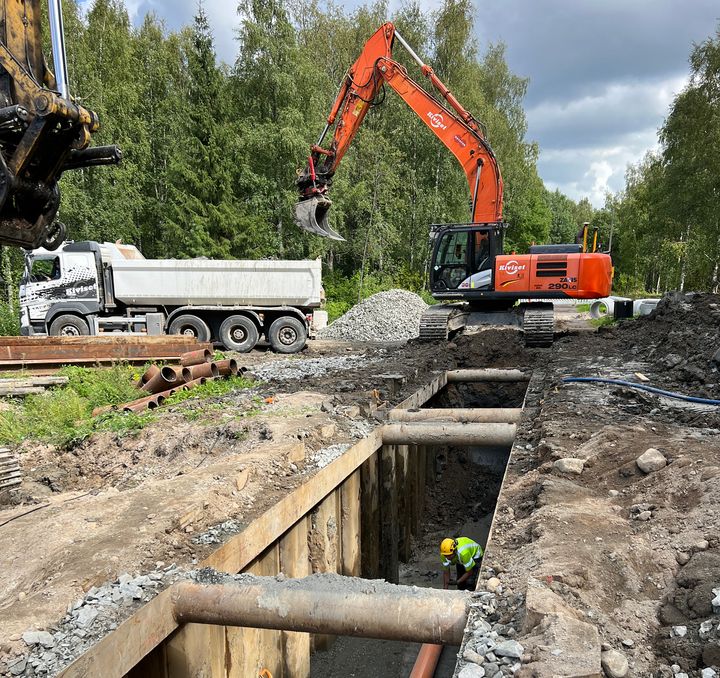 Työt ovat käynnissä perjantaina 11.8.2023. Kuva: Sami Silfverhuth