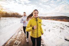 Charge 4 on Fitbitin ensimmäinen sisäänrakennetulla GPS:llä varustettu aktiivisuusranneke. Harjoituksen jälkeen laitteen voi synkronoida Fitbitin sovelluksessa GPS-pohjaiseen lämpökarttaan, jossa näkee harjoituksen sykealueisiin perustuvan intensiteetin reitillä. Tämä auttaa hahmottamaan ja parantamaan suoritusta eri maastoissa.