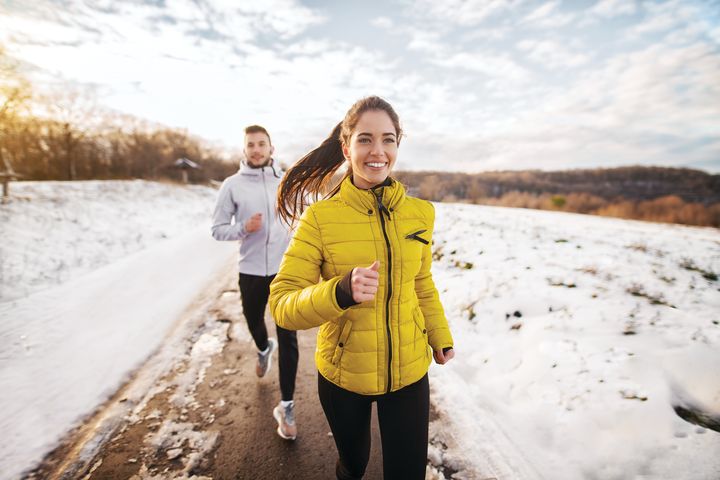 Charge 4 on Fitbitin ensimmäinen sisäänrakennetulla GPS:llä varustettu aktiivisuusranneke. Harjoituksen jälkeen laitteen voi synkronoida Fitbitin sovelluksessa GPS-pohjaiseen lämpökarttaan, jossa näkee harjoituksen sykealueisiin perustuvan intensiteetin reitillä. Tämä auttaa hahmottamaan ja parantamaan suoritusta eri maastoissa.