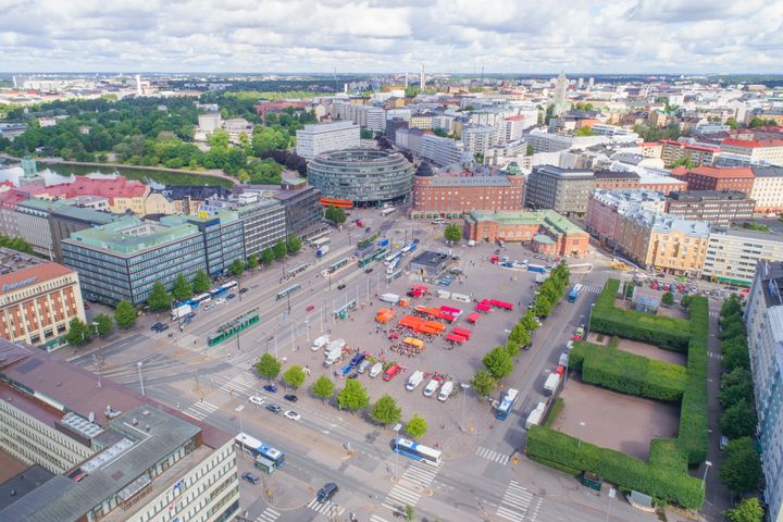 Hakaniemen tori ilmakuvassa kaakosta kuvattuna kesällä 2017. Kuva: Lauri Rotko / Helsingin kaupunki