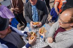 Burger Lovers -festivaalin yleisöä 2019. Kuva Antti Suikkari, Burger Lovers Festival