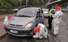 Denna hösts däckratsiakampanj framskrider med tonvikt på information. Kampanjens öppningsratsia arrangerades i Helsingfors 9.9.2019 såsom uppvisningsratsia på Nordenskiöldsgatan vid Auroraporten. (Bild: Valentina Ahlavuo)