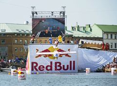 Team "Barbafamiljen" / Red Bull Flugtag Göteborg, Ruotsi 2015. Kuvaaja: Anders Neuman / Red Bull Content Pool.