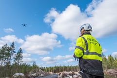 Dronen lennätystä Destian työmaalla