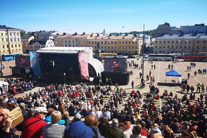 Ensimmäinen Sovinnon päivän konsertti järjestettiin toukokuussa 2019 Senaatintorilla Helsingissä.