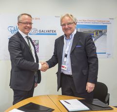 Pontus Kallén, President Fokker Aerostructures ja Galvatekin toimitusjohtaja Ulf Pråhl solmivat Galvatekin historian suurimman toimitussopimuksen Hollannin Pappendrechtissa.