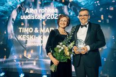 Alan rohkea uudistaja-sarjan voittajat Marjo ja Timo Keski-Kasari