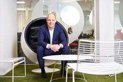 Suomen suurin kaupallinen uutismedia MTV tekee uutistarjonnalleen suurimman uudistuksen sitten 1990-luvun taitteen laajentaen uutistarjontansa digitaalisissa kanavissa ympärivuorokautiseksi ja päivittäen uutisstudionsa ilmeen, teknologian ja toiminnallisuuden.
”Strategiamme on olla ykkönen kaikessa mitä teemme. Lippulaivatuotteemme MTV Uutisten merkittävä sisällöllinen ja myös ilmeeltään vaikuttava uudistus vahvistaa asemaamme entisestään”, MTV:n toimitusjohtaja ja Mediahub Helsingin uusi hallituksen puheenjohtaja Jarkko Nordlund linjaa.