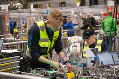 Ammattitaidon suomenmestaruuskilpailu Taitaja järjestettiin toukokuussa 2022 Porissa. Tapahtumassa vieraili noin 30 000 kävijää ja verkkolähetyksiä katsottiin lähes 20 000 kertaa. Kuvassa kappaletavara- automaation kilpailua.
Kuva: Saana Pihlajaniemi, Sataedu / Skills Finland