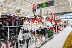 Suosituimpia joululahjojen ostopaikkoja ovat hypermarketit, joihin lahjaostoksille aikoo suunnata 58 % vastaajista. Kuva: Osuuskauppa Hämeenmaa / Antti Haataja