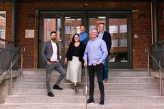 Joona Kallinen (vastuullisuusliiketoimintayksikön johtaja), Marika Mesimäki (markkinointiliiketoimintayksikön johtaja), Manu Mesimäki (operatiivinen johtaja), Jarkko Multanen (Hallituksen operatiivinen puheenjohtaja), Tom Gustafsson (teknologiajohtaja)