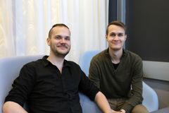 Pelisuunnittelukilpailu Peliskaban voiton veivät Rahapuu-nimisellä työllään Ilari (vas.), Mattias (oik.) ja Elias Männistö.