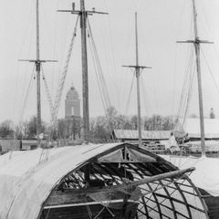 Suomenlinna-museon näyttely avartaa perinnelaivojen historiaa ja korjaustöiden vaiheita valokuvien avulla.
Kuva: Björn Elmgren / Suomenlinna-museo