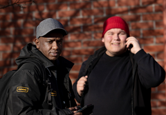 Uppsökande ungdomsarbetet är anonymt, frivilligt och avgiftsfritt. Dess syfte är att med hjälp av ungdomsarbetet göra Helsingfors till en tryggare plats för ungdomar. Bild: Katja Tähjä