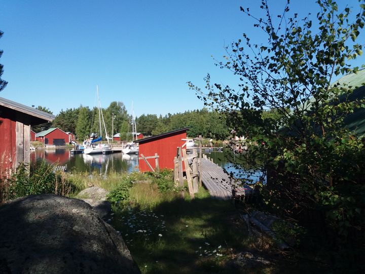 Kaunissaaren sataman venevajoja on kunnostettu saaristonhoitoavustuksiella. Kuva Tuija Mustonen.