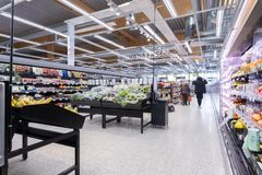 Lahden sataman läheisyydessä palvelevassa S-market Ankkurissa on nyt nykyaikainen myymäläilme sekä valikoima, joka on suunniteltu alueen asukkaille osuvimmaksi.