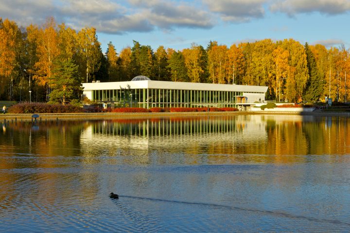 Hagalund simhall, ritad av arkitekt Aarne Ervi, blev färdig 1965. Foto: Marko Oikarinen