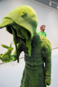 Kim Simonsson skapade sin första skulptur som 11-åring. Foto: Jakke Nikkarinen.