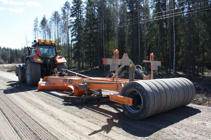 Kelirikon korjaustyö meneillään.