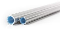 Uusi kromipintainen Uponor Metallic Pipe Plus -putki.