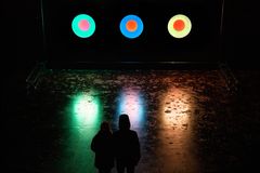 Valoteosten sarja toi taiteen kaupunkiympäristöön joulukuussa Espoossa. Kuvassa Alexander Salvesenin Relations Of Colour -teos Espoonlahdessa. Kuva: Mirella Penttilä