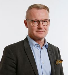 Prof. Pekka Vallittu, kuvaaja Pasi Leino