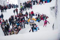 Miesten semifinaali

Ensimmäisenä vasemmalla jatkoon mennyt Kyle Croxall (CAN) yhdessä Luca Dallagon kanssa (AUT), Patrik Merz (SUI), John Fisher (CAN)

Photocredit: Red Bull Content Pool / Victor Engström