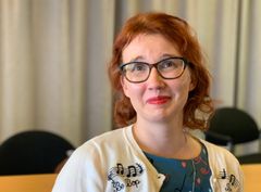 Tietokirjailija Henna Karppinen-Kummunmäki korosti tunteiden ja tunnelman merkitystä tanssilavojen menestystekijöinä.
