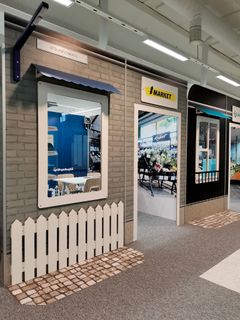 Osuuskauppa Hämeenmaa on yksi Yrityskylän yhteistyökumppaneista, ja on tuonut sinne mukanaan pienoiskoon S-marketin.