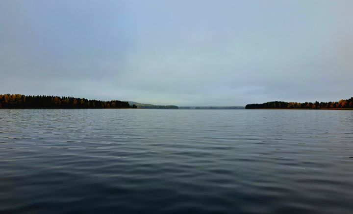 Järvimaisema. Vesistöjen vedenkorkeudet ovat keskimääräistä alempana. Kuva: Petri Nieminen.