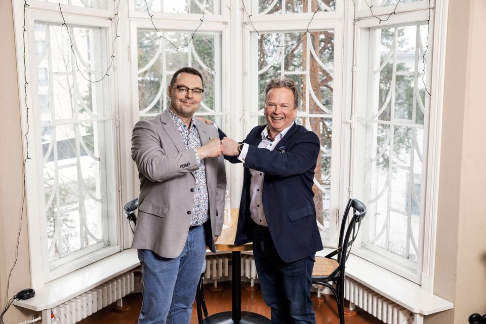 Juha Hartikka, toimitusjohtaja Frontago (vas.) ja Juha Valtari, toimialajohtaja, A-Insinöörit