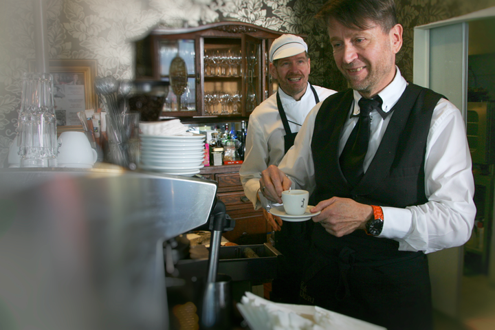 Menestyneen Cafe Laurin isäntäpariskunnasta ei koskaan tuntunut vastenmieliseltä lähteä töihin. Pullan tekeminen oli terapeuttista ja asiakkaat antoivat päivään positiivista energiaa.