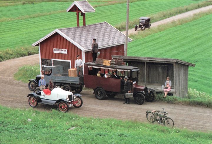 Valokuvaaja Matti Vuorimaa kuvasi Tekniikan Maailma -lehdelle autoilun historiaa käsittelevän Autoilun vuosikymmeniä -juttusarjan vuonna 1985. Juttusarjan valokuvista koottu Auton vuosikymmeniä Suomessa -näyttely on nähtävillä Kangasala-talossa 9.9.2018 saakka.