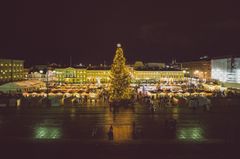 Senaatintorin joulukuusi vuosimallia 2019. Kuva: Kim Öhman / Helsingin kaupunki