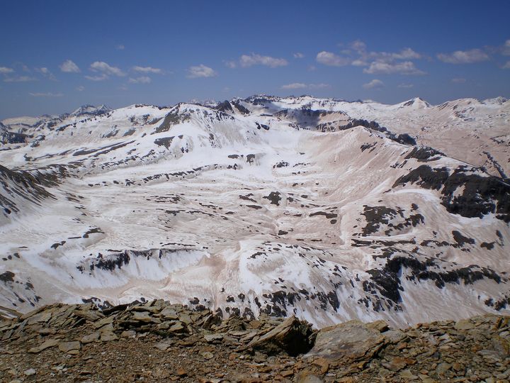 Noki tummentaa Kalliovuorten lumipeitettä (NASA Goddard Space Flight Center CC BY 2.0)