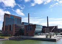 Starting in the summer of 2017, it will be possible to charge electric or hybrid cars at some 250 parking spots at the parking facility of Varma’s head office in Salmisaari, Helsinki.