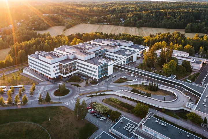Espoon kaupunki myy osoitteessa Karvasmäentie 6 sijaitsevan Espoon sairaalan kiinteistön LähiTapiola Yhteiskuntakiinteistöt Suomi Ky:lle, mikäli kaupunginhallitus hyväksyy kaupan. Kuva: Kuvatoimisto Kuvio Oy