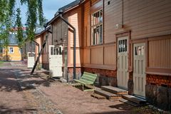 Työväenasuntomuseo sijaitsee vuonna 1909 rakennetussa puutalopihapiirissä Linnanmäen juurella. Kuva: Helsingin kaupunginmuseo/Sakari Kiuru.