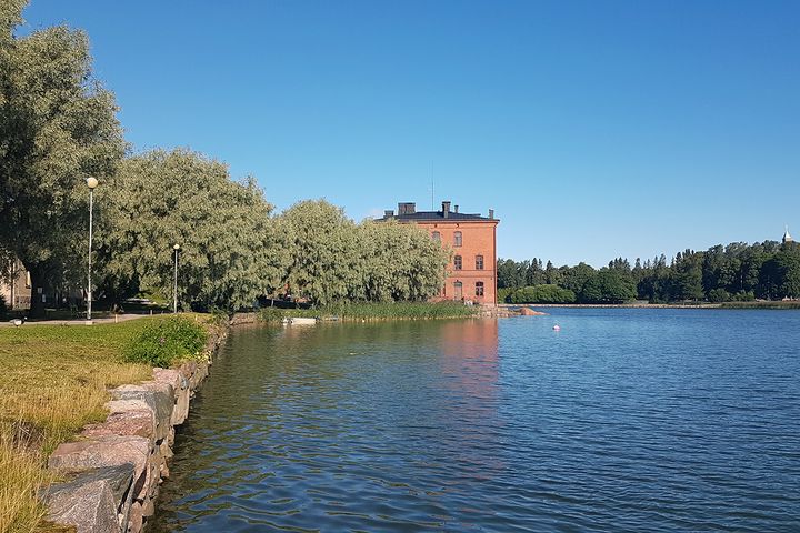 Lapinlahden huonokuntoisen rantamuurin korjausta tutkitaan. Kuva: Anu Hämäläinen, Helsingin kaupunkiympäristö.